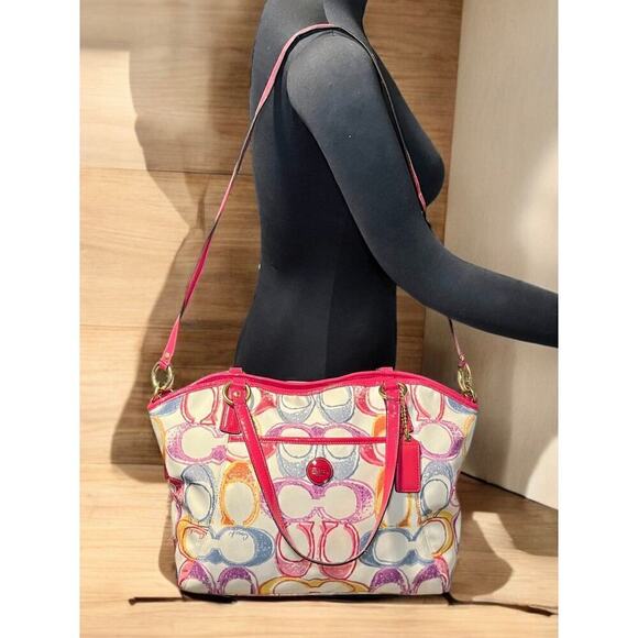 Coach F21910 Signature Scribble Carryall Bag - Picture 6 of 12
